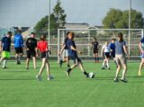 Laatste training S.K.N.W.K. JO11-1JM van seizoen 2022-2023 (partijtje tegen de ouders) (114/221)